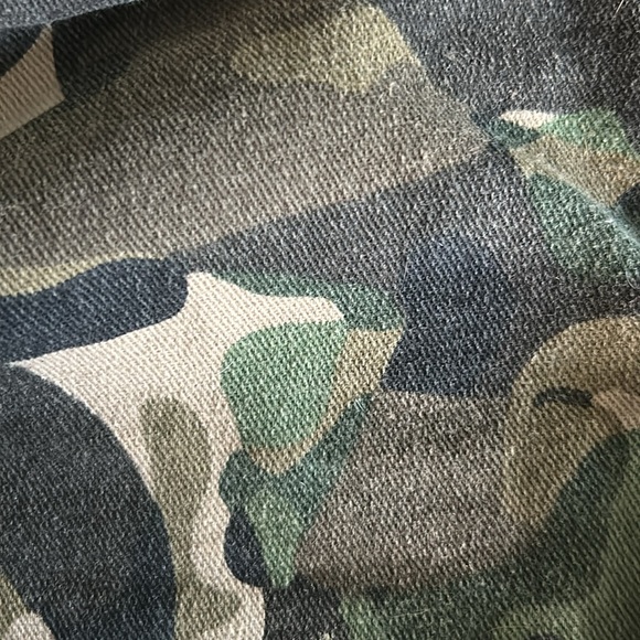 EUC Venus Size 2 Camouflaged Shorts - Picture 3 of 5